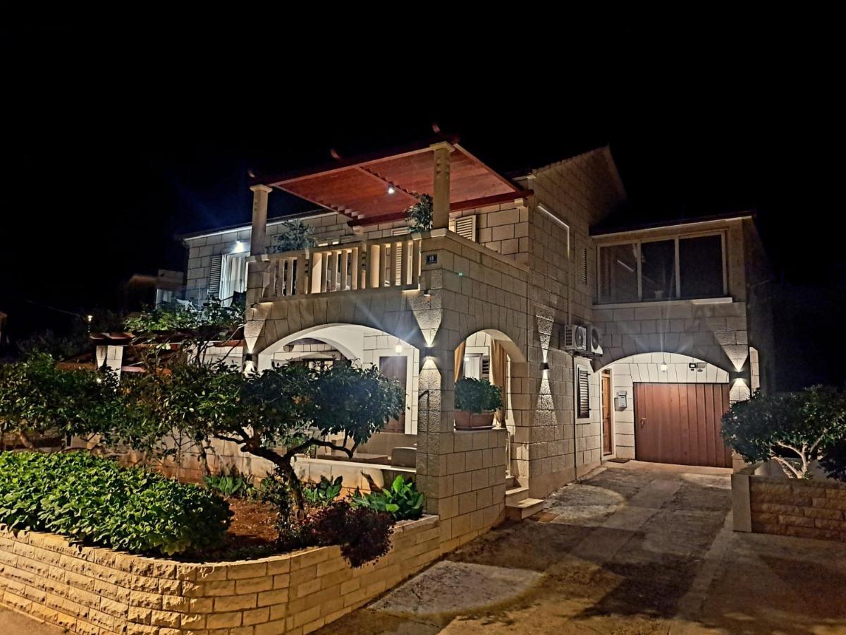 Apartments4You Supetar-The Best And Most Popular Apartments For Discovering The Island - Free Parking - 200 Meters From The Beach מראה חיצוני תמונה